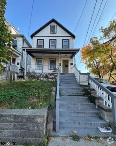 Building Photo - 330 Somerset St Rental
