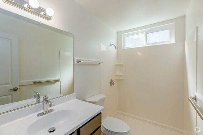 2BR, 2BA - 885SF