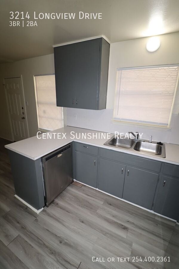Photo - 3214 Longview Dr