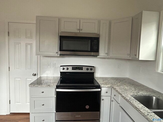 Photo - 614 Maple Rd