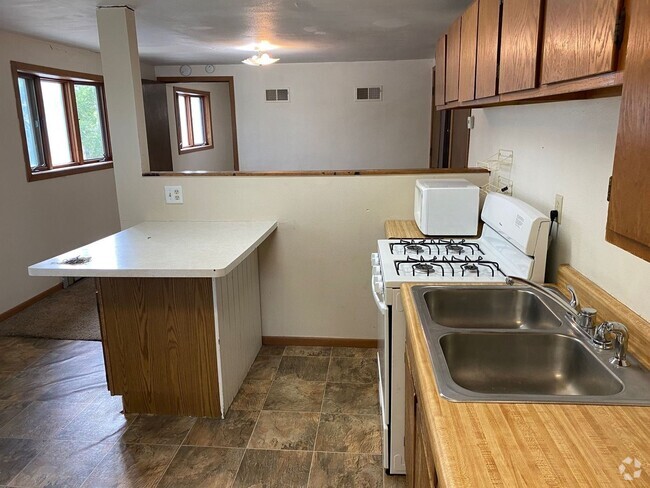 Building Photo - 423 N 1st Ave Unit Upper B Rental
