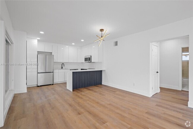 Building Photo - 3661 NE 170th St Unit 2 Rental