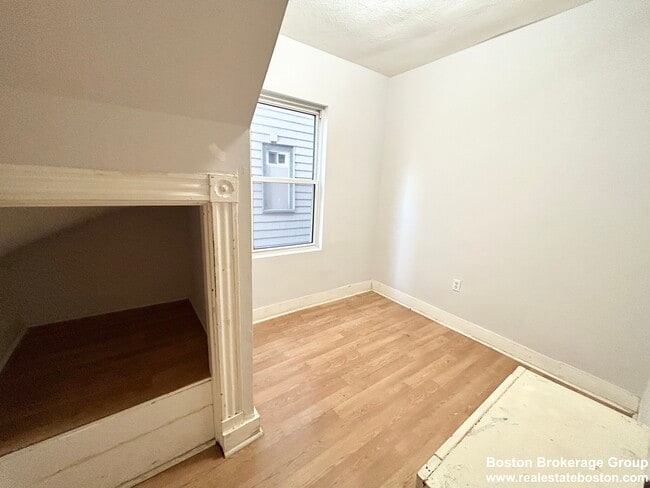 Photo - 18 Eastman St Unit 2