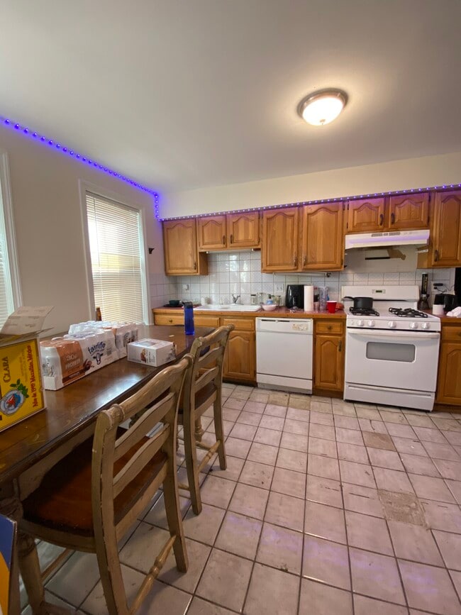 Photo - 16 Sawyer Ter Unit 1