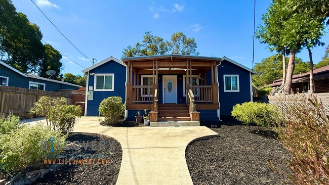 Building Photo - Stylish 3 Bedroom Retreat in the Oakland H... Rental
