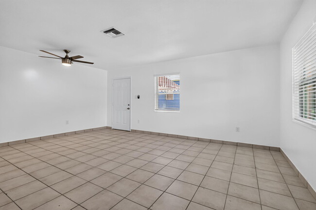 Photo - 201 Palm St