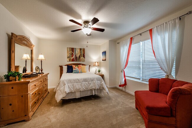 Devon Pointe Apartments and Townhomes
