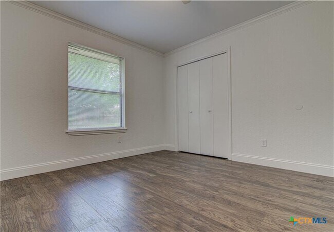 Building Photo - 1905 Moonlight Dr