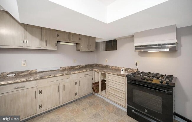 Photo - 6507 Byron Ave