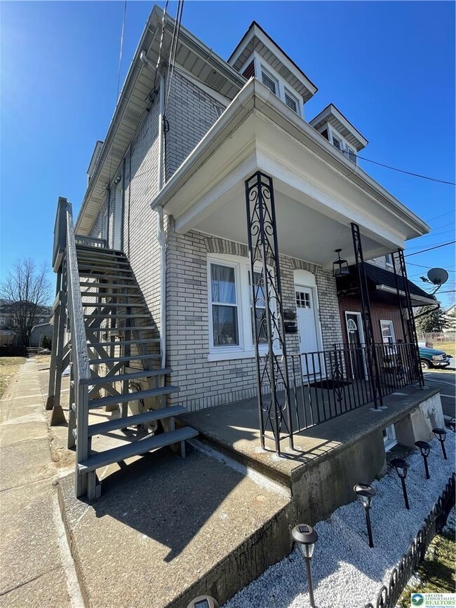 Building Photo - 648 Line St Unit 1