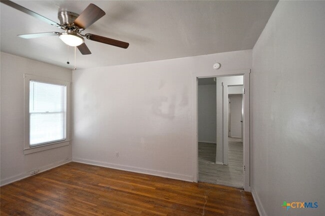 Building Photo - 910 Pine St Rental