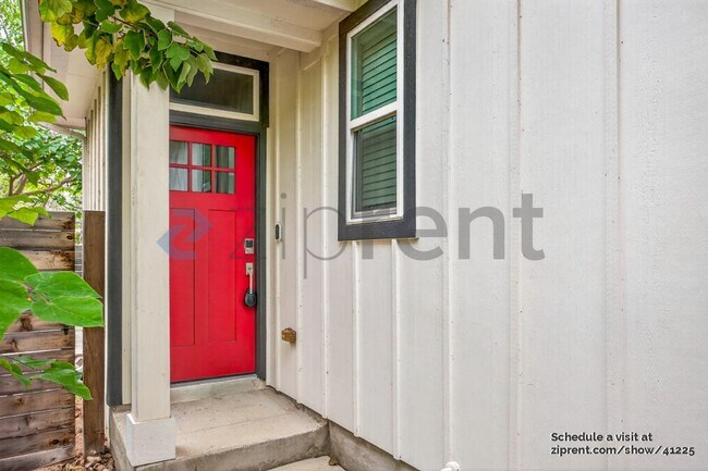 Photo - 1511 E Sandalwood Ln