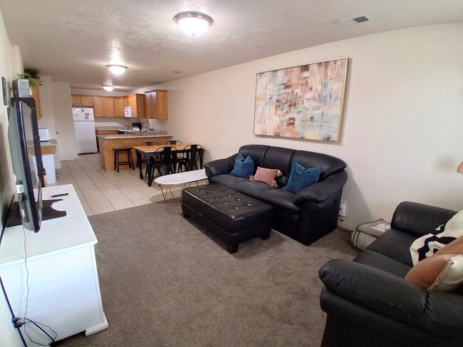 Building Photo - 1969 N Canyon Rd