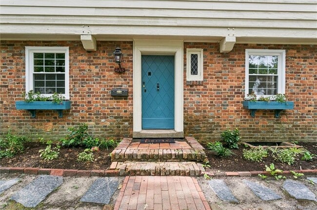 Photo - 205 River Rd