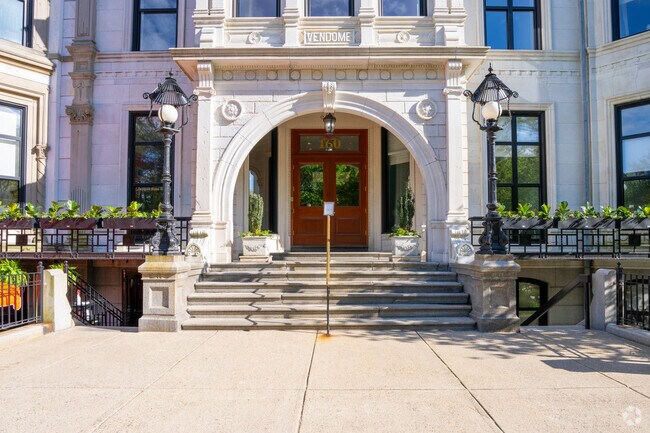 Entrance - The Vendome