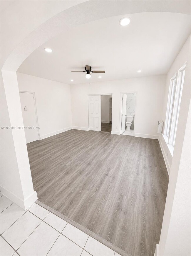 Photo - 1319 Meridian Ave Unit 204