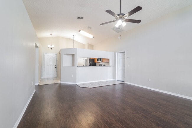 Photo - 931 Rivecon Ave