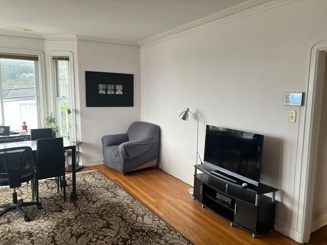 Living room - 1695 12th Ave Unit #2