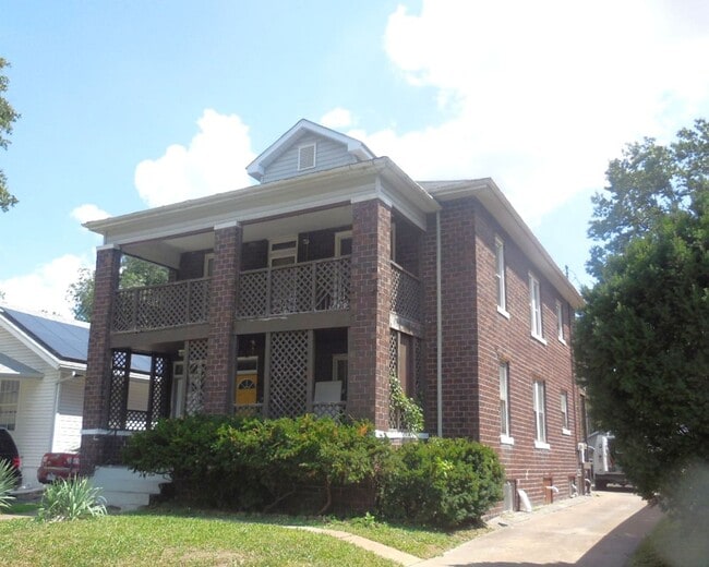 Building Photo - 2406 State St Unit 2406 State St. A Rental