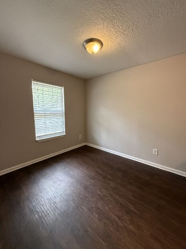 Photo - Beautiful 3 Bedroom 2 Bath House with New Kitchen