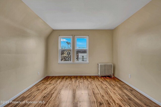 Photo - 402 Scott St