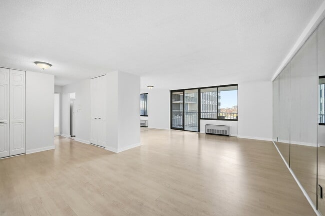 Building Photo - 300 Winston Dr Unit 8th Flr