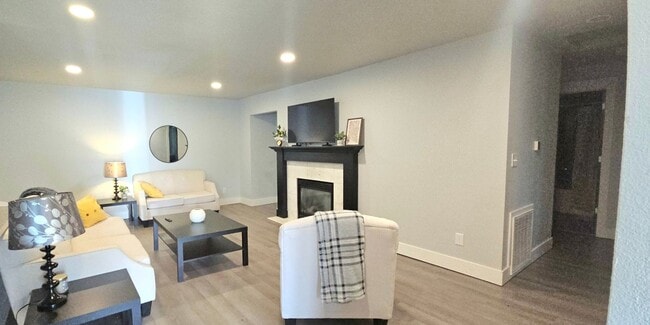 Photo - Rooms for rent in 4bedroom/2ba Downtown Puyallup Duplex (Room rents starting at $850 - $1,100)