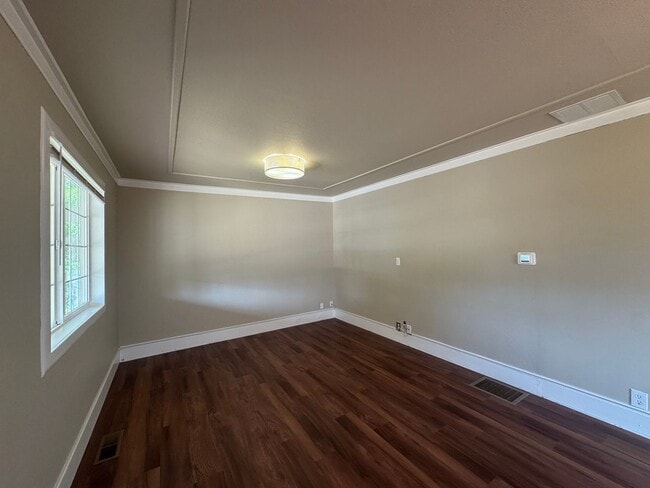 Photo - Very Nice 2 bedroom Point Defiance Cottage!