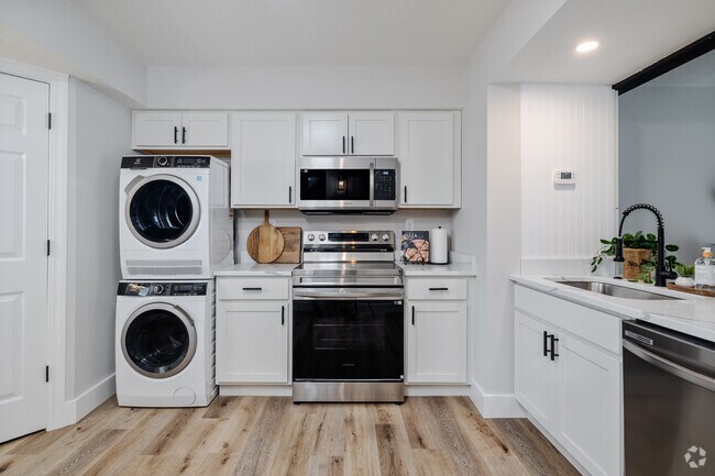 2BD, 1BA - 900SF - Kitchen