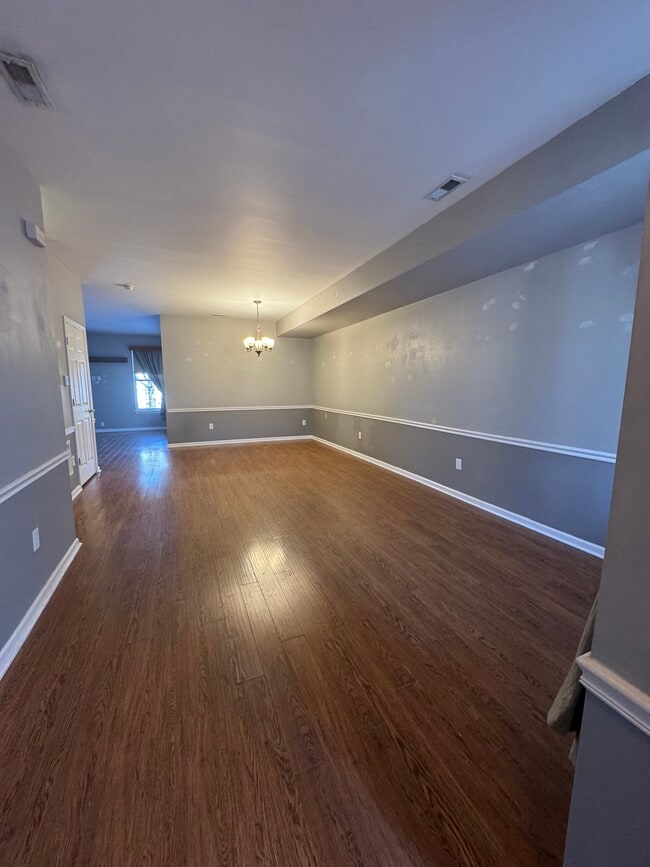 Photo - 603 London Court II