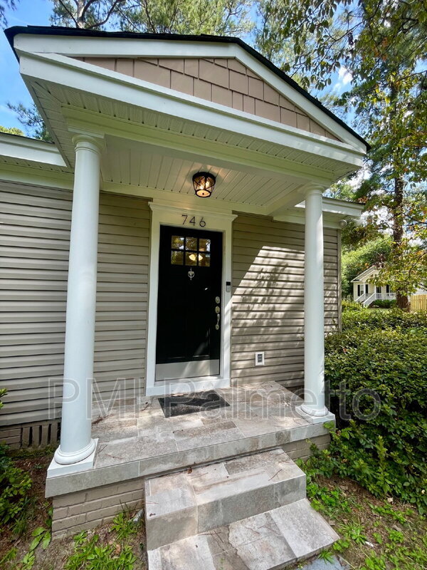 Photo - 746 Deerwood St