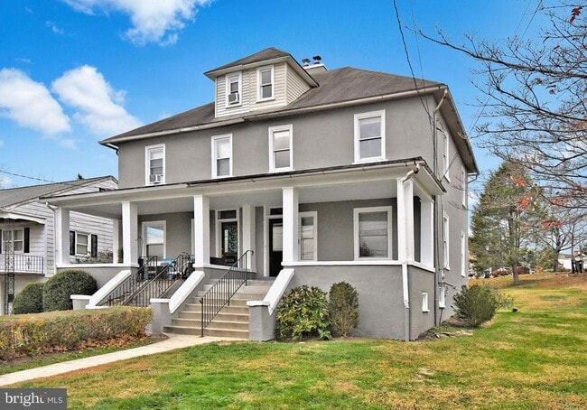 Building Photo - 778 Starr St