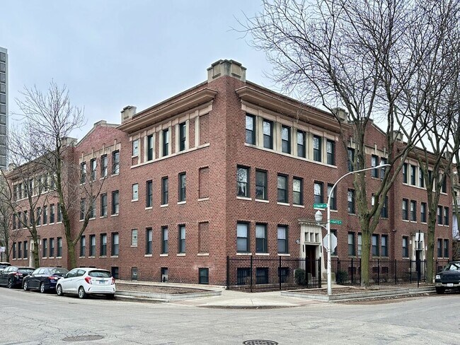 Building Photo - 901 W Agatite Ave