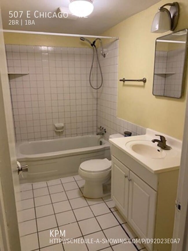 Photo - 507 E Chicago-#2 Unidad #2
