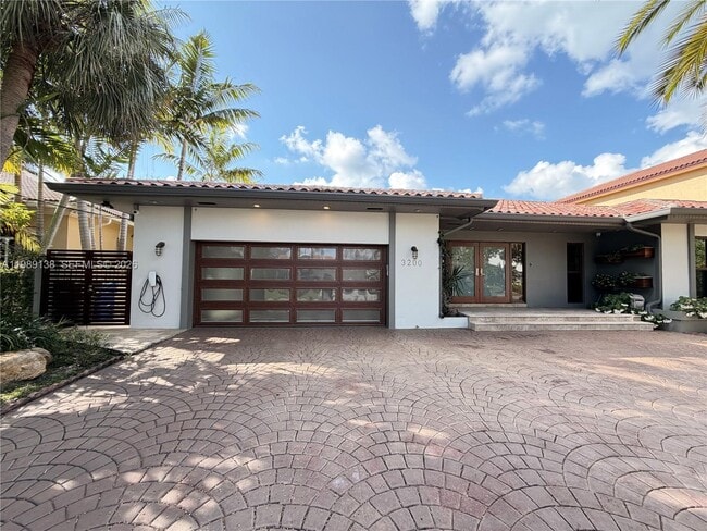 Photo - 3200 NE 165th St