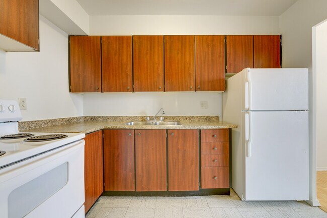 Photo - 2300 Confederation Parkway