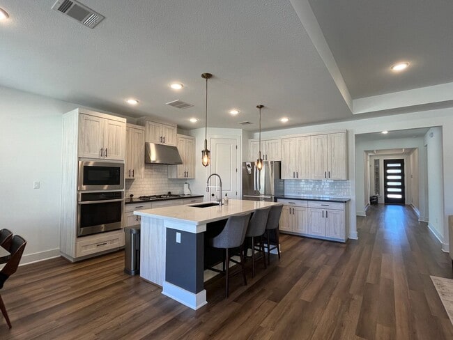 Photo - 1404 Castalo Ln