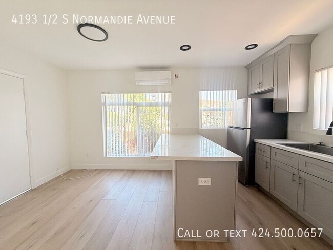 Photo - 4193 1/2 S Normandie Avenue-