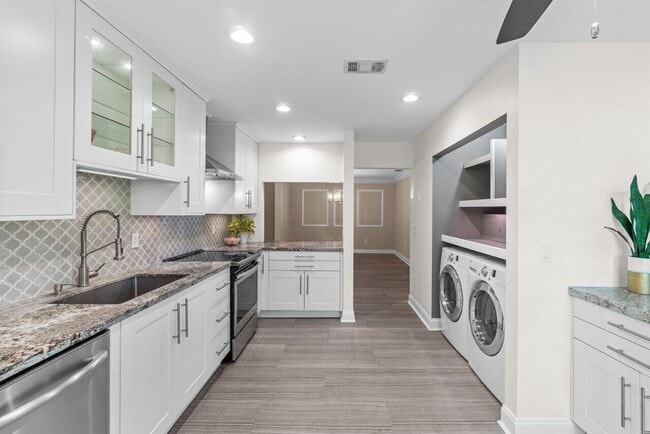Building Photo - 9240 Sable Ridge Cir Unit B