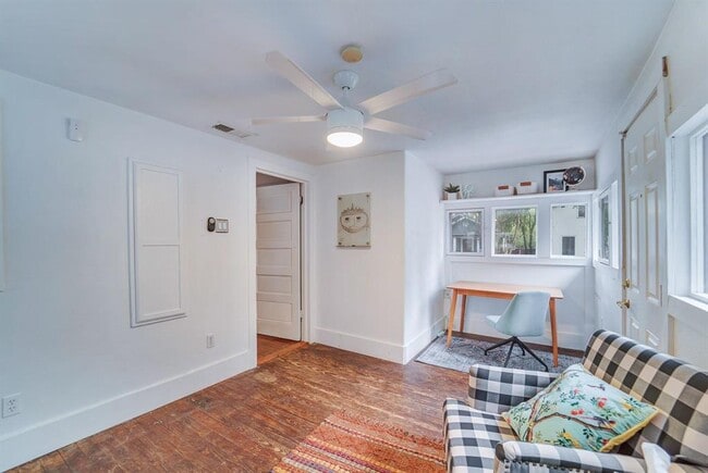 Photo - 501 W 41st St