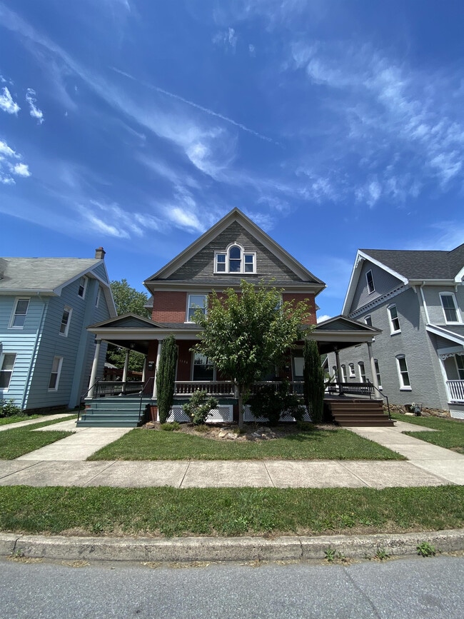 1146 Memorial Ave Unit 1