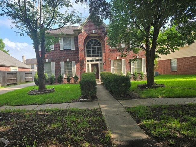 Building Photo - 215 Birch Hill Dr