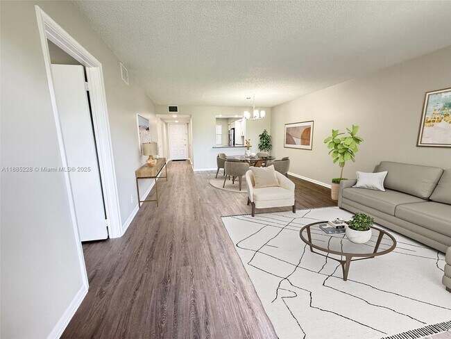 Photo - 901 SW 128th Ave Unidad 208E