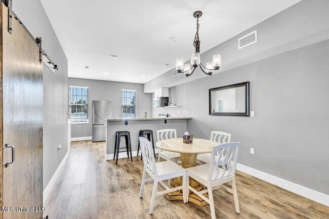 103 E Orchard Loop
