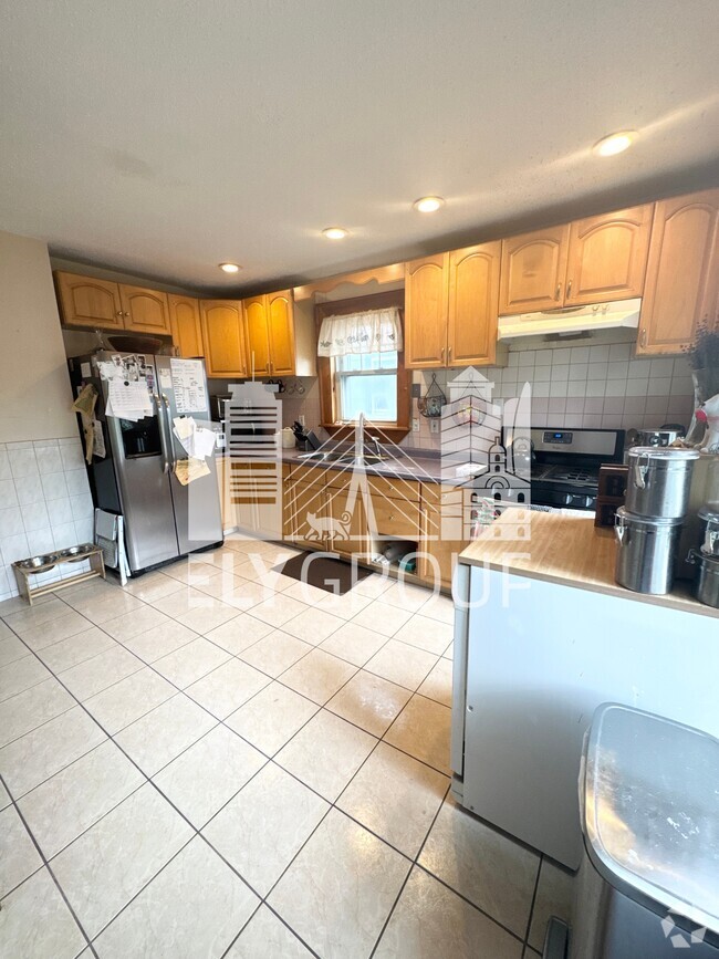 Building Photo - 727 Bennington St Unit 1 Rental