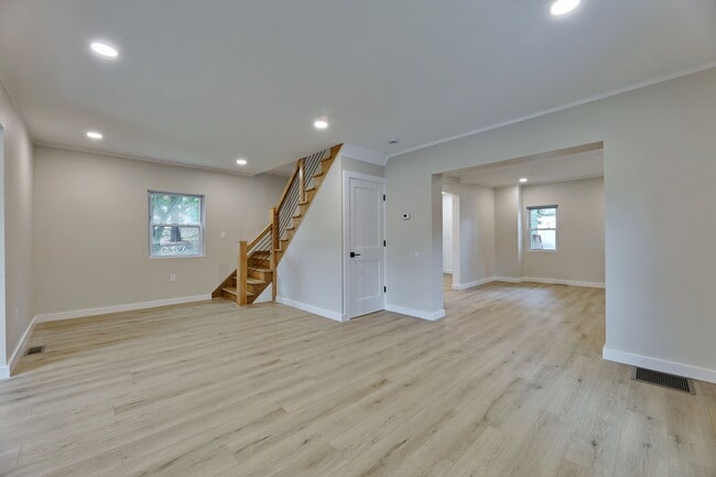 Photo - 205 Island Rd