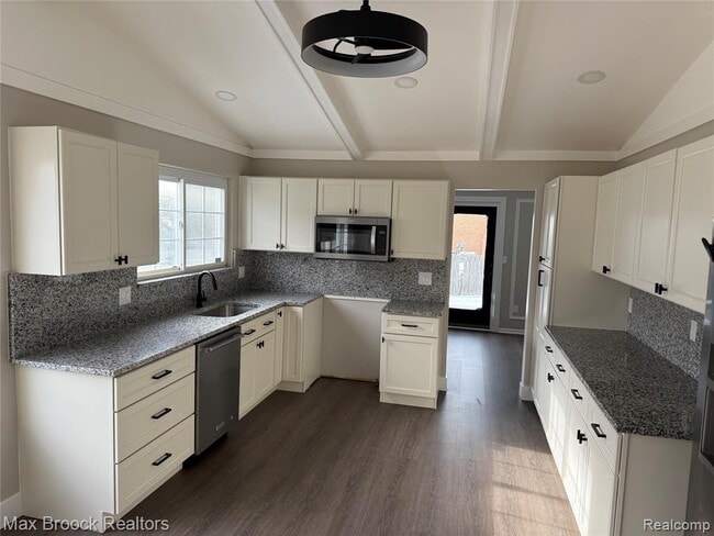 Photo - 38527 Claremont Dr