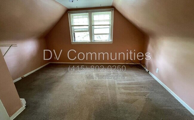 Photo - 1647 Hillcrest Rd Unit 3rd