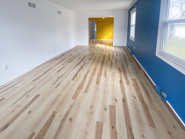 Photo - 705 State St