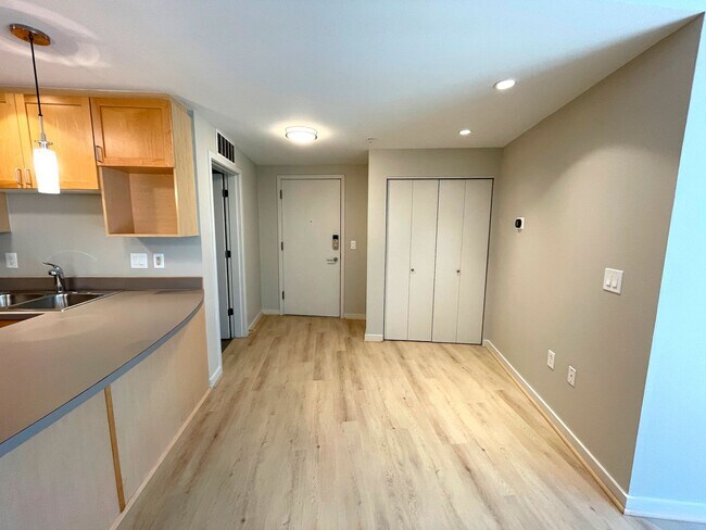 Photo - Bright Condo in NW Portland with Washer/Dr... Unit 4D